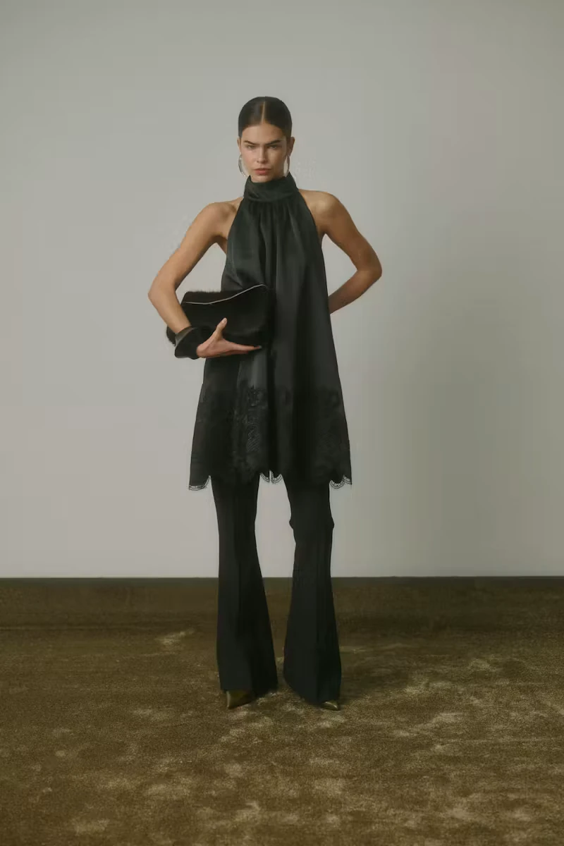 Dark Gestuz GZjacura dress worn by a model in the original studio scene